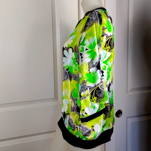 Essentials lime green flowers and Paisley - Picture 2 of 8